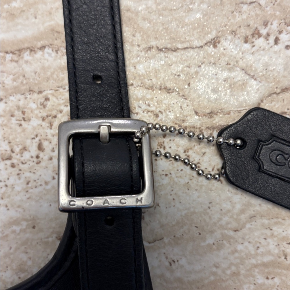 Vintage Coach Slim Flap Hippie Bag in Glove Tanned Black Leather - Picture 13 of 16